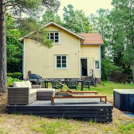 Porkkala - Seafront Jacuzzi In Nature Reserve